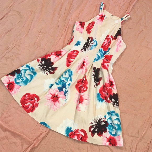 Guess Dresses & Skirts - GUESS Fit & Flare Khaki Floral Sun Dress